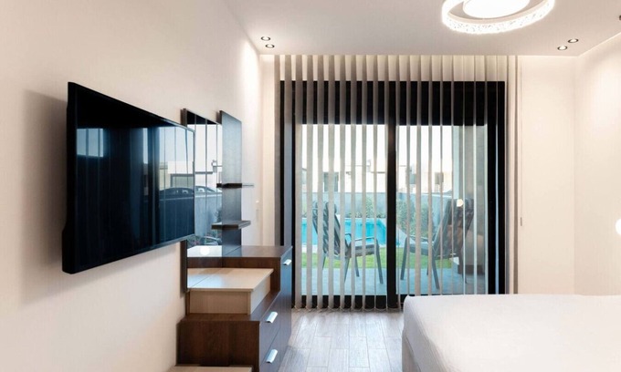Ras Nasrani Villa | Luxurious 4-BR Villa