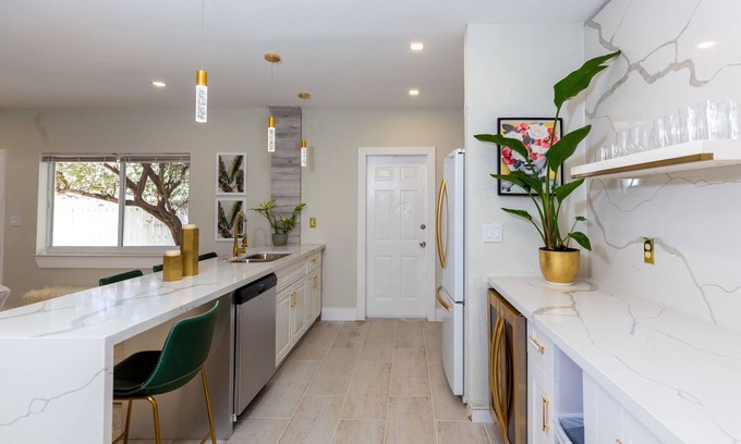 Surfside Condominio | Luxurious 1 Bdrm