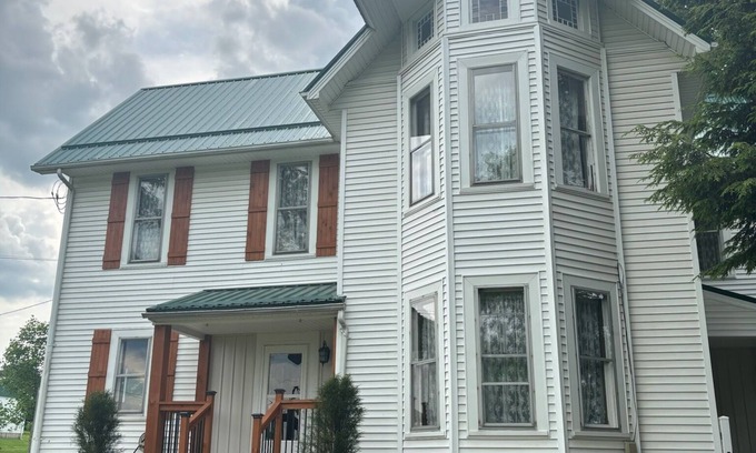 Wooster Otro | Luxurious 1880's Farmhouse