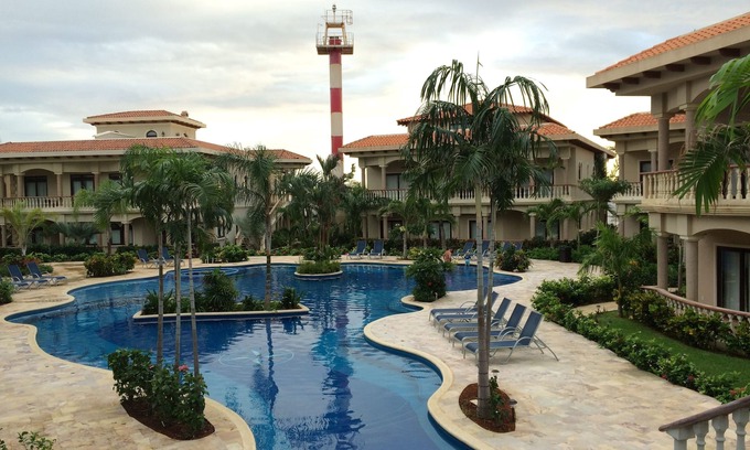 Lighthouse Estates Condominio | * Lujoso condominio de 2 habitaciones / 2 baños en West Bay en - Wahoo's Roatan *