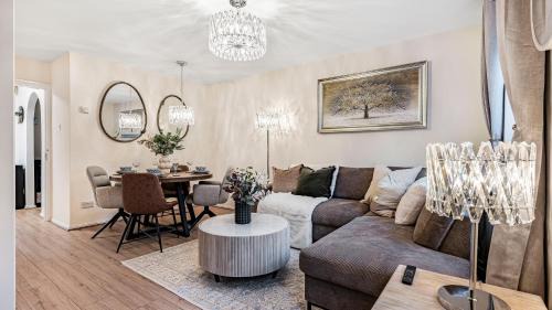 Barnt Green Casa | Luxurious 2-Bed Home Near NEC, Airport & JLR Ideal for Business or Family Stays