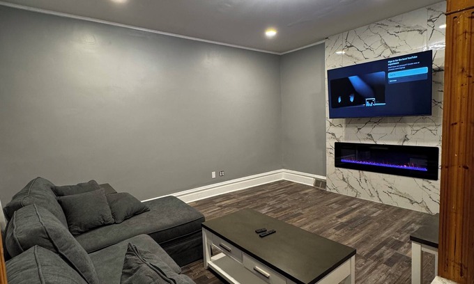South Side Slopes Casa | Luxurious 2-bed house in Southside with central heating, cooling and fireplace