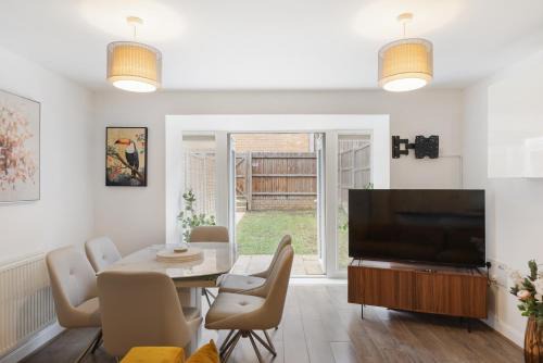Dartford Casa | Luxurious 2 Bed near Dartford Station with study