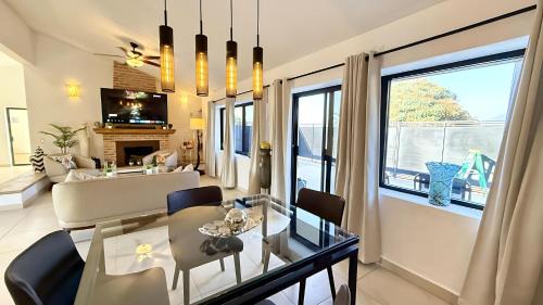 San Antonio Tlayacapan Casa | Luxurious 2 Bedroom Ajijic Home - Walk to Everything - Free Bikes - Huge Patio