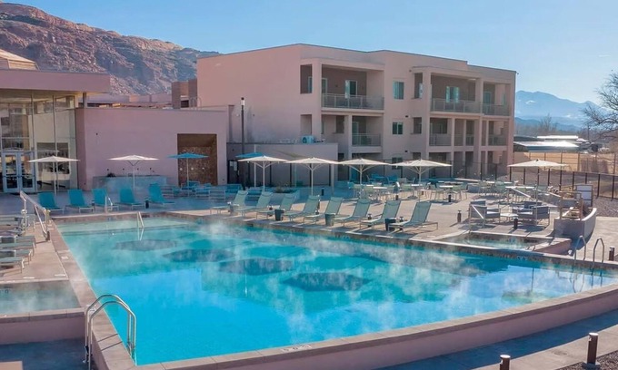 Moab Condominio | Luxurious 2-bedroom condo with pool, fitness room, WiFi in Magical Moab