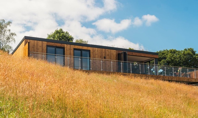 Chittlehamholt Cabina | Luxurious 2 bedroom lodges with stunning meadow views.