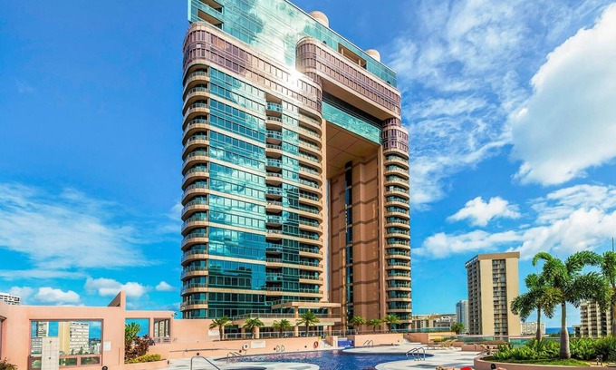McCully - Moiliili Apartamento | Luxurious 2-Bedroom Retreat in the Heart of Waikiki.
