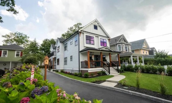 Asbury Park Casa | Luxurious 2-bedroom townhome with WiFi, AC in brilliant east side of Asbury Park
