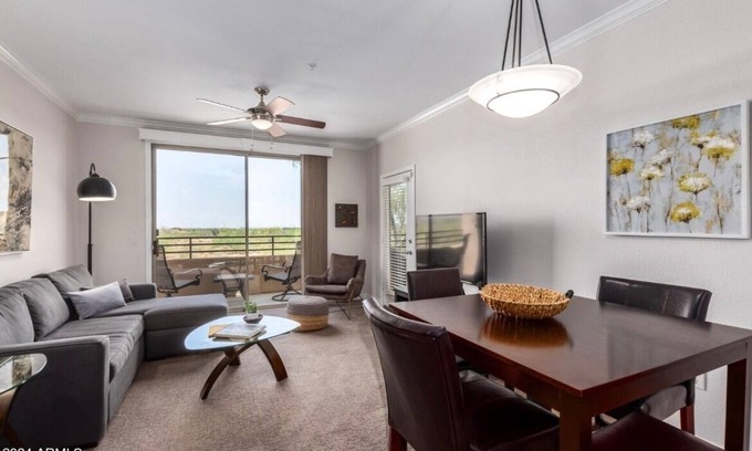 North Scottsdale Condominio | Luxurious 2 bedroom condo in the heart of North Scottsdale with garage parking+1