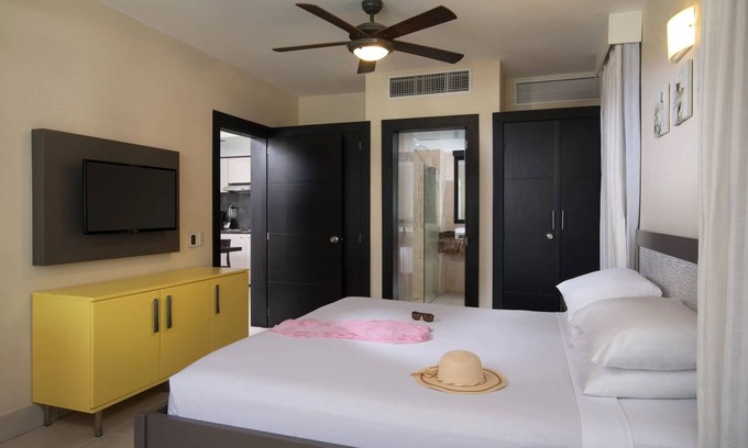 Los Brazos Casa | Luxurious 2 Bedroom Royal Suite