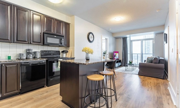 Downtown Mississauga Apartamento | Luxurious 2BR-2Bath Condo in Mississauga SquareOne