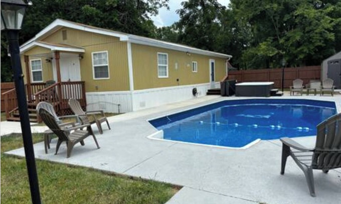 Durham Casa | Luxurious 2BR Apt. w/Shared Backyard Pool & Spa