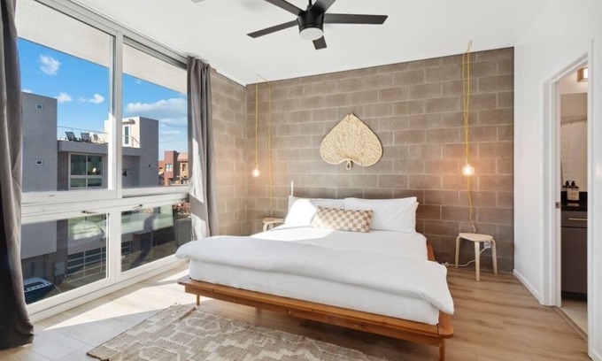 Riverside Apartamento | Luxurious 2BR Loft with Balcony