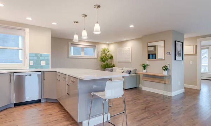 Munjoy Hill Apartamento | Luxurious 2BR Penthouse / Ocean Views / East End