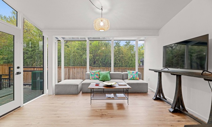 Oak Cliff Casa | Luxurious 3 Bed Home w/ Pool in Kessler Park