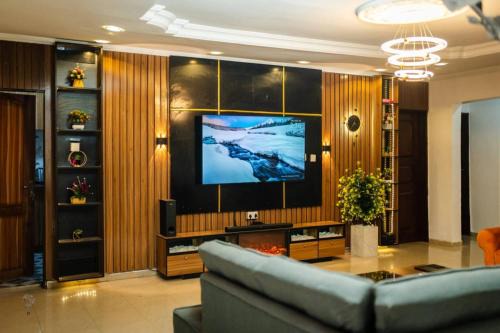 Alimosho Apartamento | Luxurious 3-Bedroom Apartment in Heart of Lagos