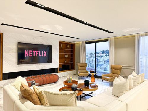 Quartier Mozart Apartamento | Luxurious 3-Bedroom Penthouse, Private Elevator, Breathtaking Views