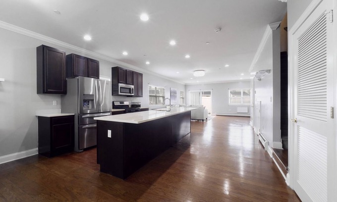 Clason Point Casa | Luxurious 3 bedroom water front property