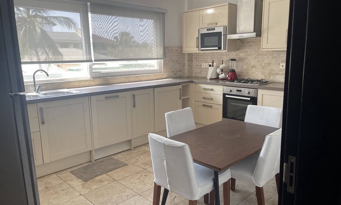 North Ridge Apartamento | Luxurious 3 BR Unit in quiet secure compound
