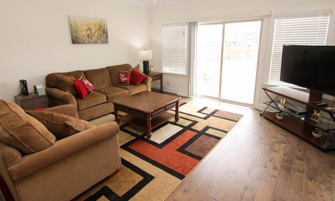 Epworth Acres Casa | Luxurious, 3 BR townhome on SSI -- GREAT WINTER RATES!