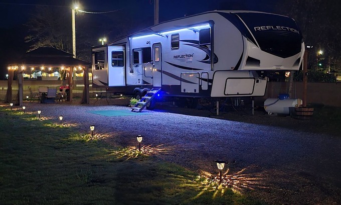 Forks Casa | Luxurious 37' 5th Wheel. Enjoy all the fun of Glamping