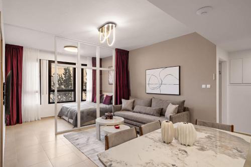 Mamilla Apartamento | Luxurious 3BDR In King David 19 with Parking