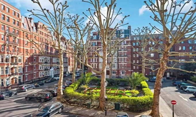 Campden Apartamento | Luxurious 3BR Apartment in Kensington Walk to High Street