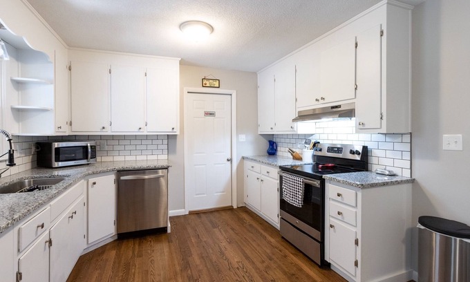 Westover Casa | Luxurious 3BR House near Fort Bragg