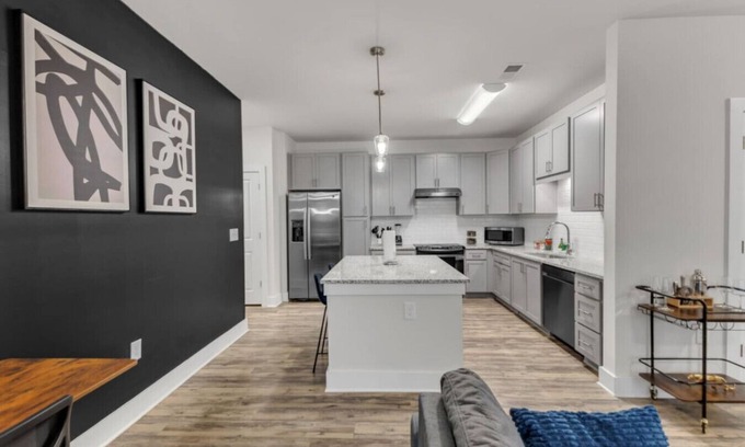 Hayes Apartamento | Luxurious 3BR King Suite—Mins to Downtown Durham!