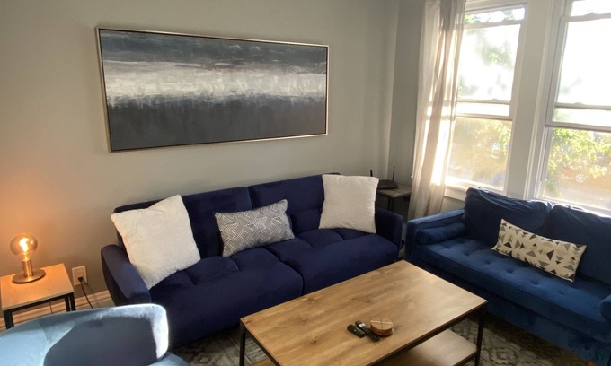 Brighton Park Apartamento | Luxurious 3Br with parking on premises 🌔