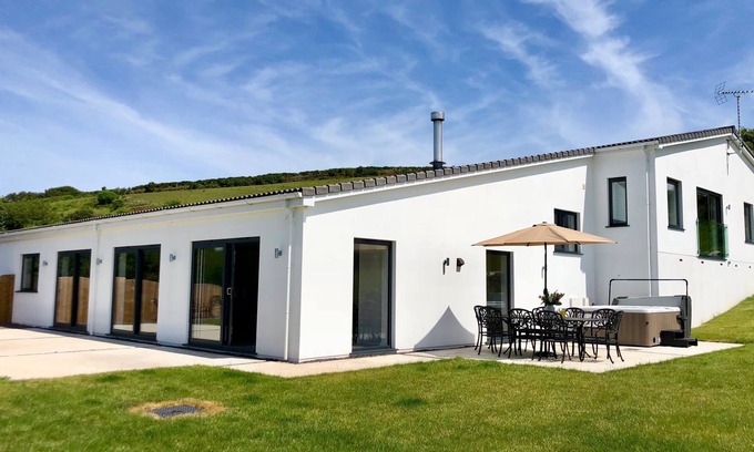 West Down Casa | Luxurious 4 Bed Property, All Ensuite, Pet Friendly, Jacuzzi Nearby