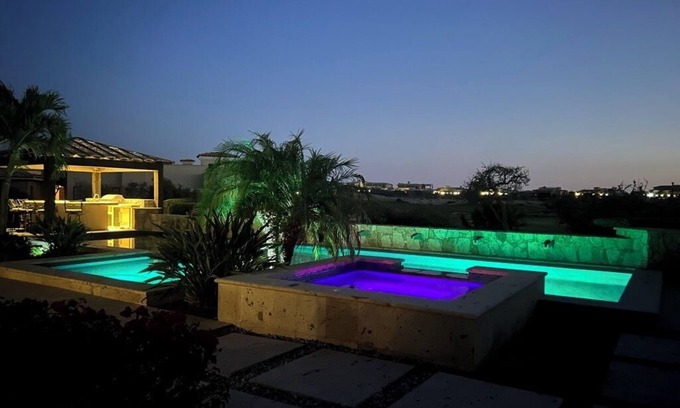 Los Cabos Villa | Luxurious 4-bedroom villa nestled on the beautiful Dunes practice greens in Cabo