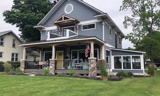 Ludington Casa | Luxurious 4 Bedroom, 3 Bath home, Steps from Stearns Park and Lake MI!