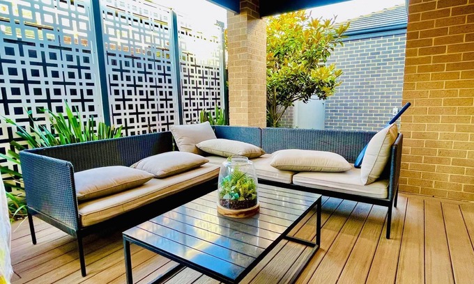 Lyndhurst Casa | Luxurious 4-Bedroom Holiday Home near Patterson lakes and Mornington Peninsula