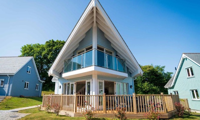 St Austell Casa | Luxurious 4 Bedroom New England Style Villa - Trewhiddle V4