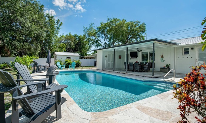 Sarasota Villa | Luxurious 4-Bedroom Retreat with Pool