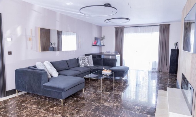 Magherafelt Casa | Luxurious 4BD family Retreat in Magherafelt