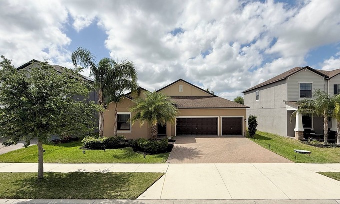Balm Casa | LUXURIOUS 4BR HOME IN PRISTINE COMMUNITY WITH HIGH-END AMENITIES-SUN CITY CENTER