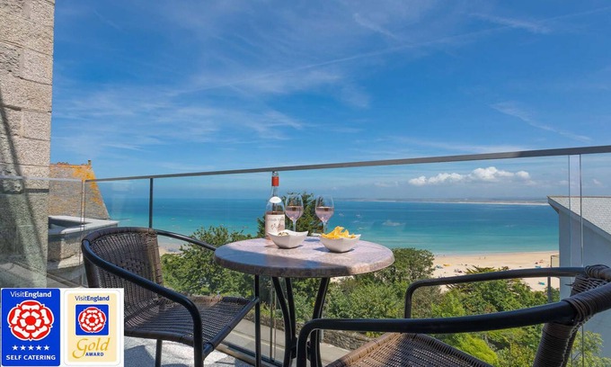 St Ives Apartamento | Lujoso apartamento de 5 * frente a la playa, wifi gratuito y sky tv