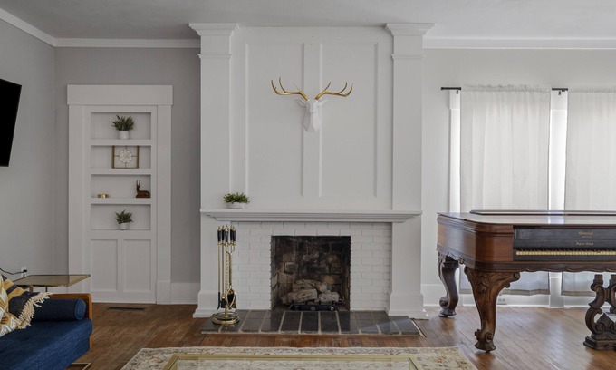 Ozark Casa | Luxurious 5-Star Home, Heart of Ozark, MO - Ideal for Memorable Getaways!