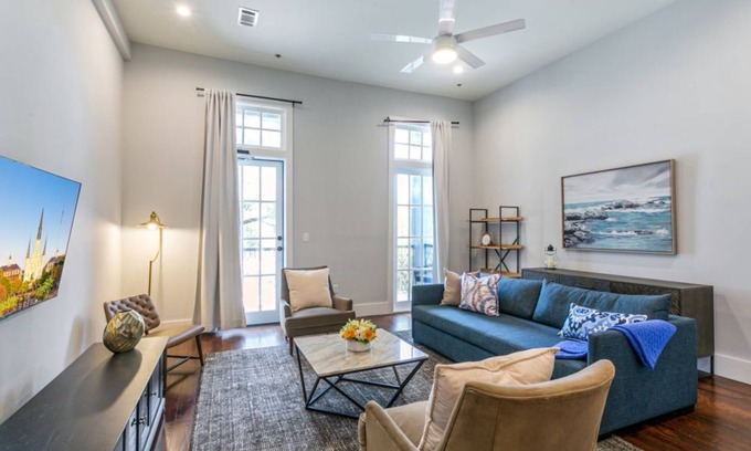 New Orleans Hotel | Luxurious 5bd with private balcony/ AMAZING LOCATION!