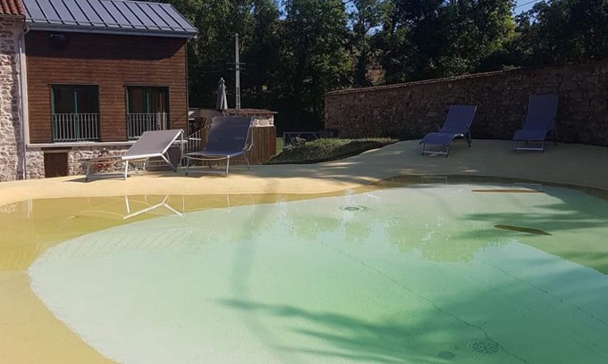 Croizet-sur-Gand Cabaña | "Amplia Casa Rural con Piscina Privada y Jardín en un Entorno Tranquilo en Croizet-sur-Gand"