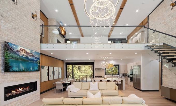Eagle Mountain Estates Cabina | Luxurious 6 Bedroom Retreat! A/C! Oversized Swim Spa/Hot Tub! Newly Built! Outdoor Fire Pit & Seating! Sprawling Deck Space! Game & Entertainment Room!