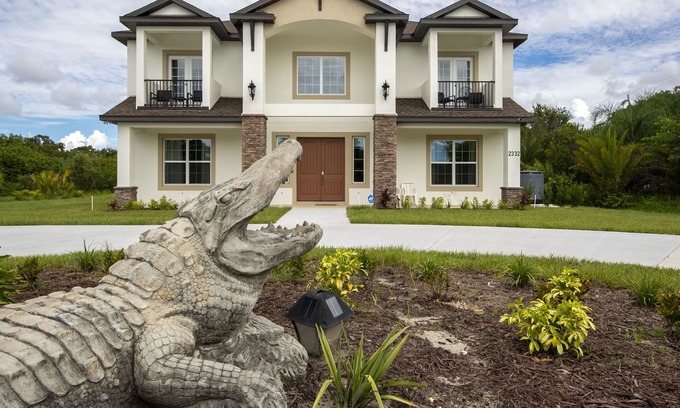 Oviedo Villa | Luxurious 6 Bedroom including Master Suite with Wet Room
