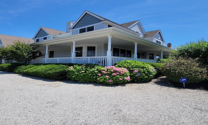 Beach Haven Park Casa | Luxurious 6 Bedroom 3.5 bath with private beach access, bocce and tennis court