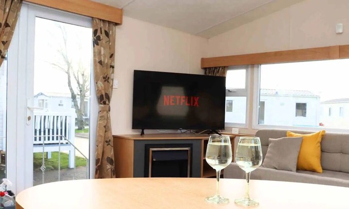 Porthcawl Casa | Luxurious 6 Sleeper Caravan Trecco Bay Essentials Included