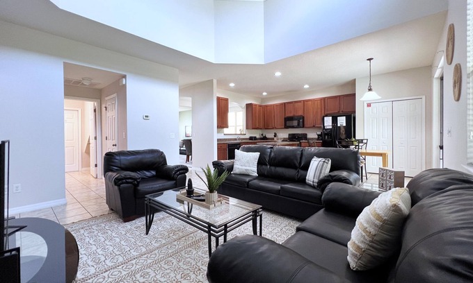 Veranda Palms Casa | Luxurious 6Bd Pool Haven Refreshing and Chic-4464N