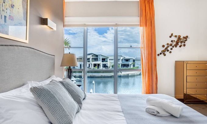 Biggera Waters Casa | Luxurious 6BR Retreat W/Pool & Port @BiggeraWaters