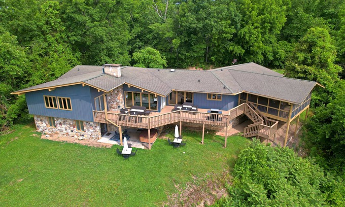 Sevierville Villa | Luxurious 7 acre/7 bedroom/7 bath mountain estate.