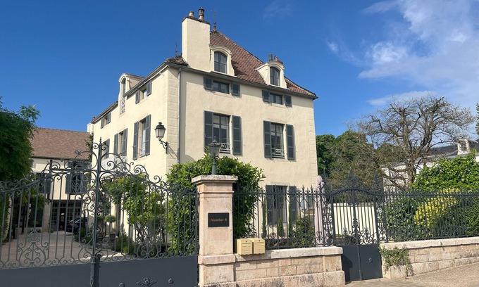 Meursault Casa | Luxurious A/C 5 bedroom Winemaker's 1870's house in heart of Meursault Burgundy